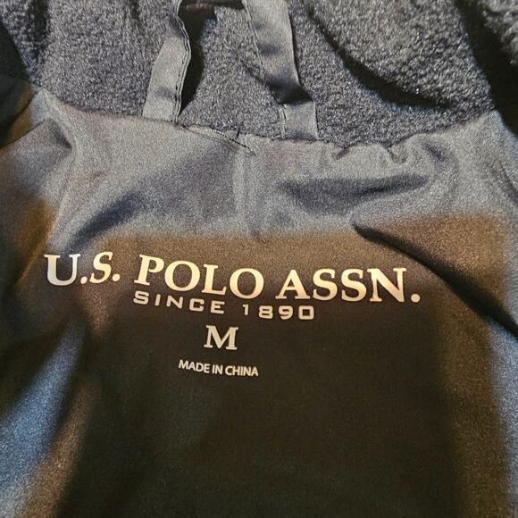 U.S. Polo Assn. Men’s Black Puffer Vest Size M Full Zip Quilted Sleeveless Jacke - Picture 3 of 11